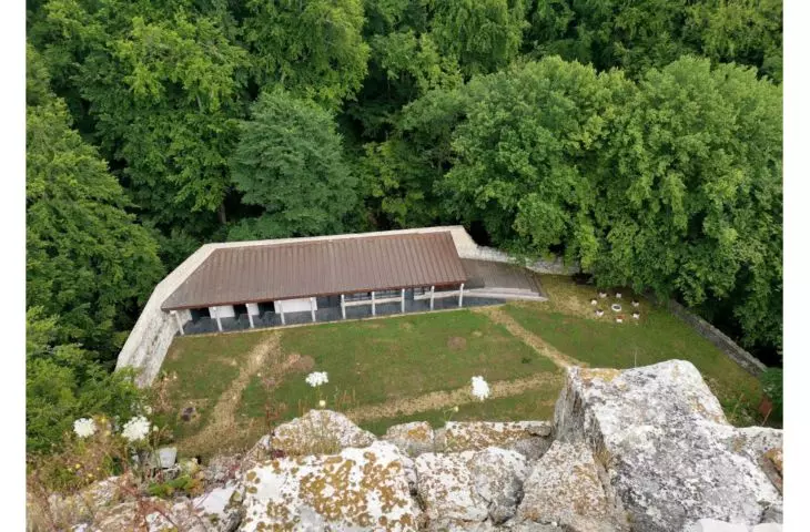 Budowa Punktu Obsługi Turystów na Zamku Lipowiec w  Wygiełzowie