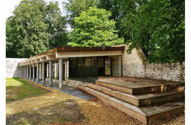 Budowa Punktu Obsługi Turystów na Zamku Lipowiec w  Wygiełzowie