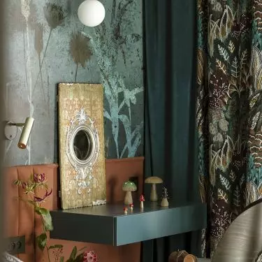 Forest motifs in the bedroom