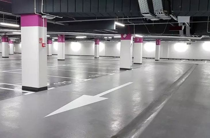 Posadzki Deckshield na parkingu Solaris Center