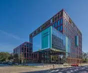 HF32 Street life Gato office building, Gdansk, photography: Patryk Pohl Photography, design/investor: Hossa S.A.