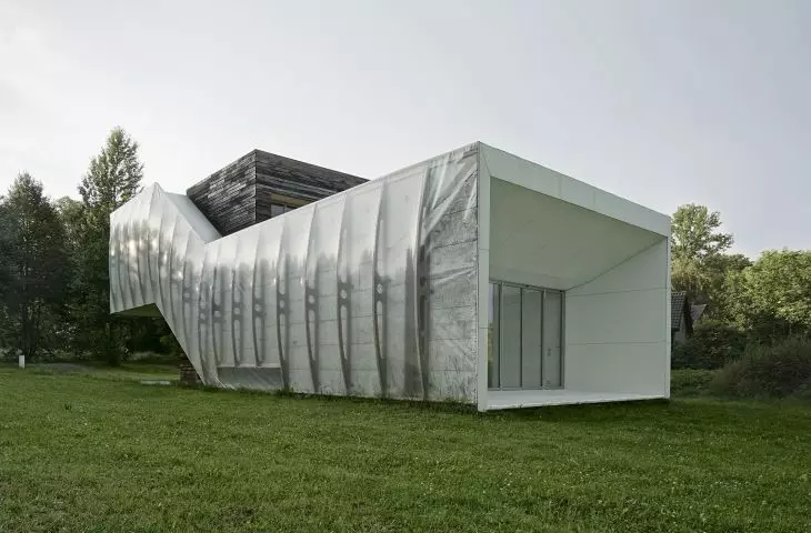 Wormhouse, 2018.
