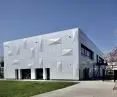 ALUCOBOND® sparkling White Silver // 3D cassettes // © Philippe Ruault