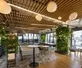 PKO Chmielna w Warszawie, sufit drewniany grid Solid Wood Grid