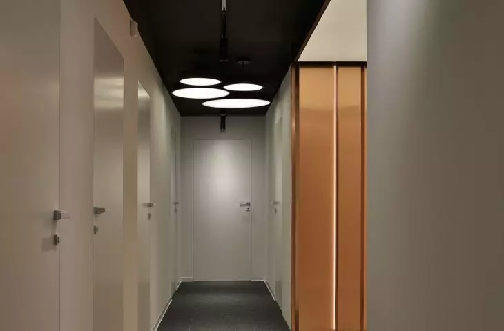 Lico miedziane, przestrzeń biurowa