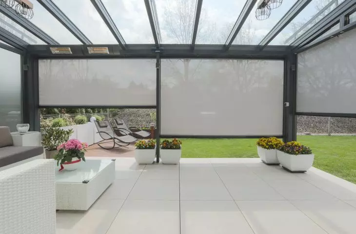 Screen external roller shutters in the ZIP system
