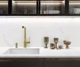 Kitchen finished with quartz sintered Laminam Calacatta Oro Venato from the I-NATURALI collection
