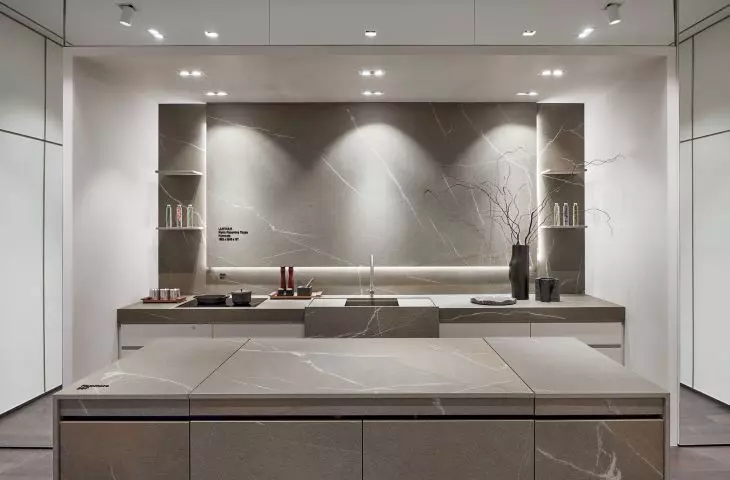 Kitchen finished with quartz sintered Laminam Pietra Piasentina Taupe from the IN-SIDE collection