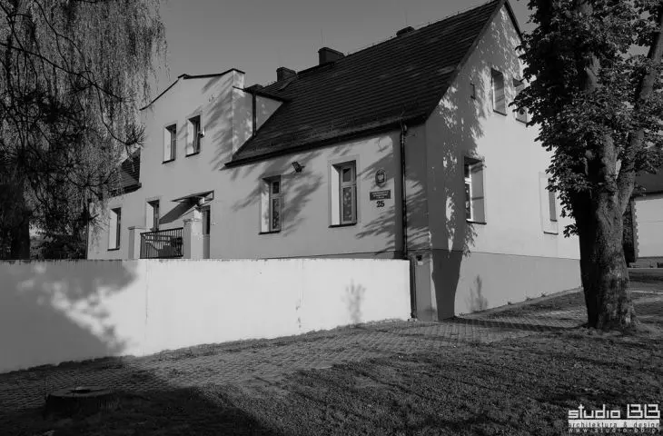 Dawny budynek funkcjonował jako przedszkole, jednak był wybudowany na potrzeby mieszkań dla nauczycieli