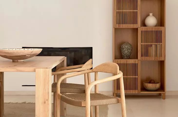 Nina chair, Deyanira table, Crismilda lamp and furniture from the Beyla collection