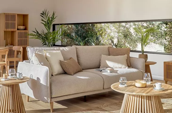 Carlota sofa, Jeanette tables, Crista lamp and furniture from the Beyla collection