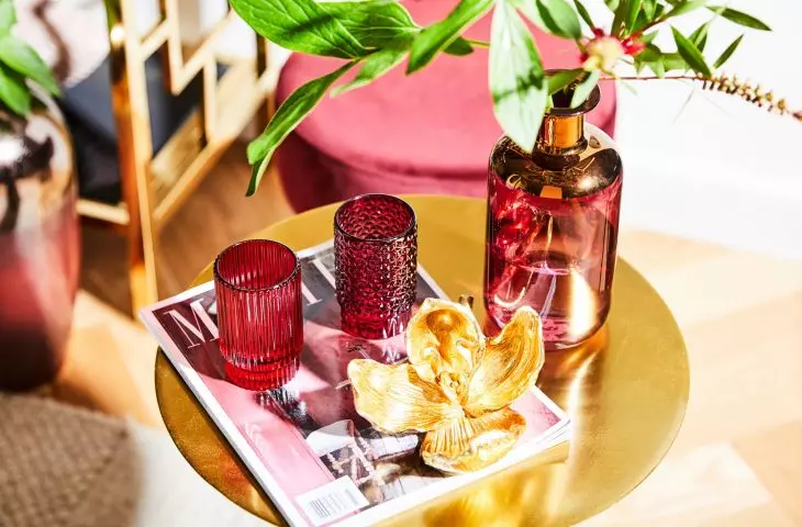 The colored glass is a great addition in magenta