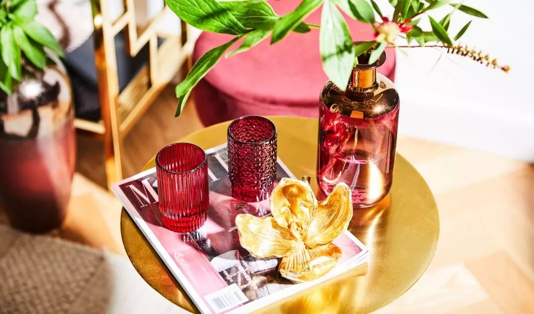 The colored glass is a great addition in magenta