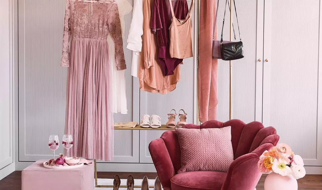 Magenta nadaje wnętrzu romantycznego charakteru