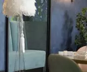 Siena Transparent z abażurem z piór (kolekcja limitowana)