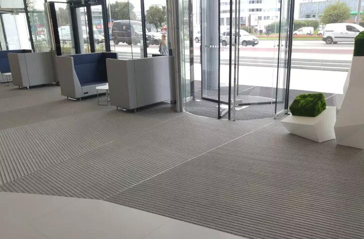 Centrum biznesowe, Combi Junior 12 wkład ryps