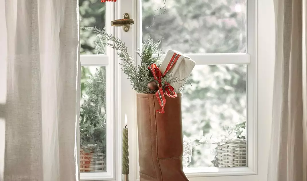 Decoration in a shoe