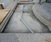 Przygotowana konstrukcja wanny odpływowej dla centrum handlowego