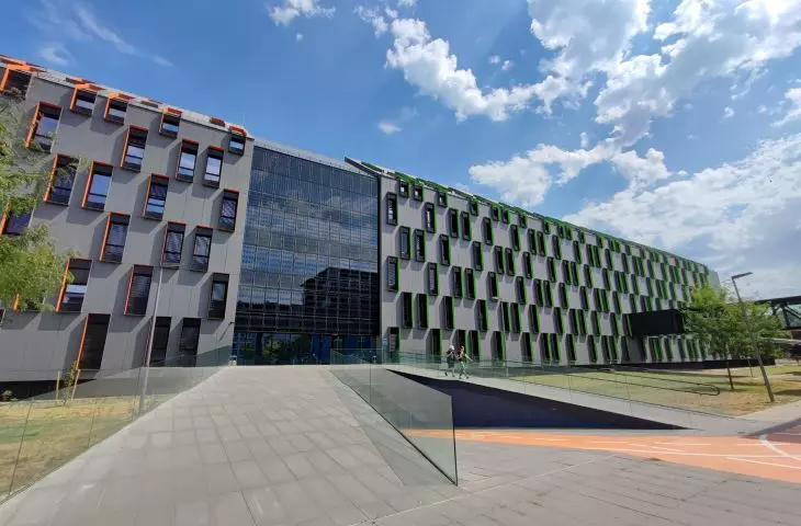 Fasada fotowoltaiczna, Kampus Akademicki Osijek, Chorwacja