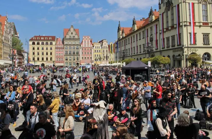 Guinness Guitar Record, an event that draws crowds to Wroclaw's Market Square