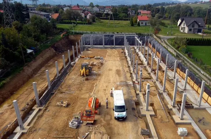 Budowa dyskontu z elementów prefabrykowanych  dostarczonych przez Lubar Prefabrykacja
