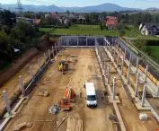 Construction of a discount store from prefabricated elements supplied by Lubar Prefabrication