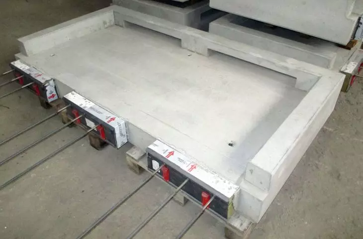 Use of thermal insulation fasteners in manufactured balconies