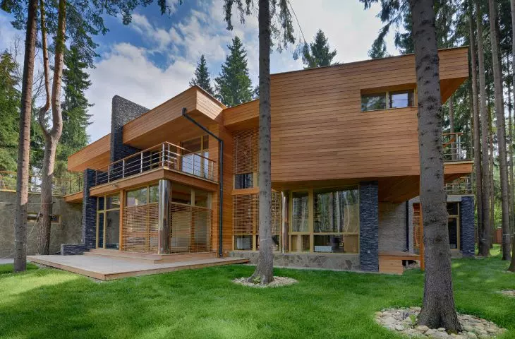 From structures and facades, to window and door frames, to interior design elements and furniture, wood can be found everywhere