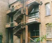 Londyn, zabudowa w kwartałach przy The Circle przy ul. Królowej Elżbiety, widok dziedzińca, 1997