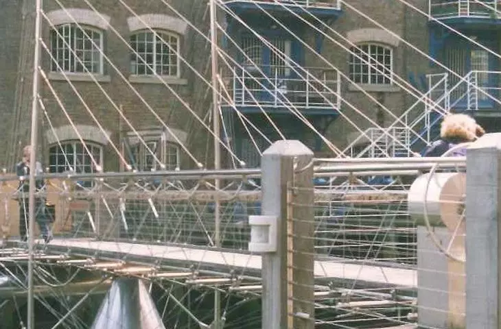 London, conversion of former warehouses to multi-family residential function - New Concordia Wharf, 1997
