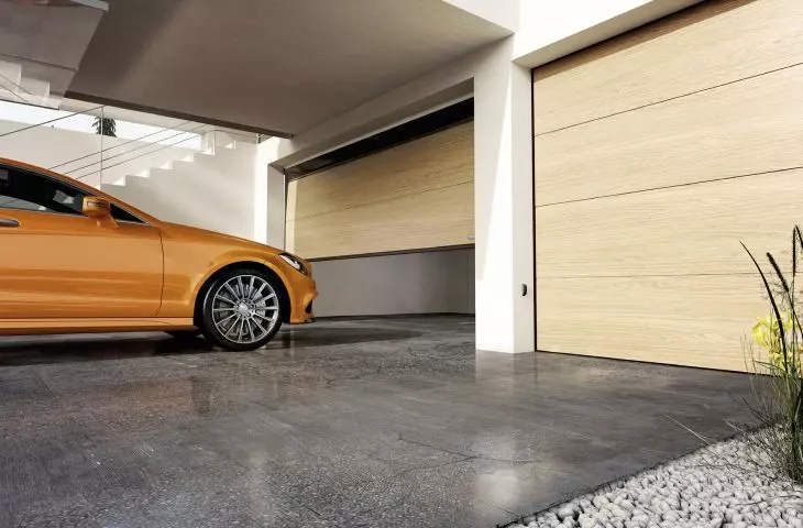 Brama UniTherm, kolor Dąb Naturalny w strukturze smoothgrain