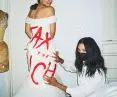 Alexandria Ocasio-Cortez w sukni przygotowanej na MET Gala 2021, na której widniał napis „Tax the Rich”