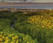 The terminal moraine piles up over the Tricity, surrounding it with forest and separating Gdynia from Sopot