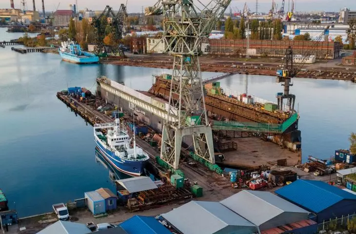 cranes and harbor atmosphere sculpt the character of Tricity: without visiting from the water side, it is impossible to feel the soul of the place