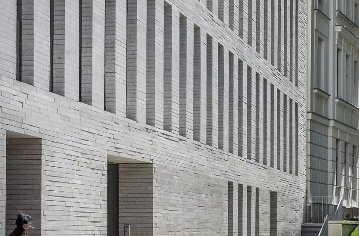 Nowe skrzydło Biblioteki Raczyńskich przy placu Wolności w Poznaniu