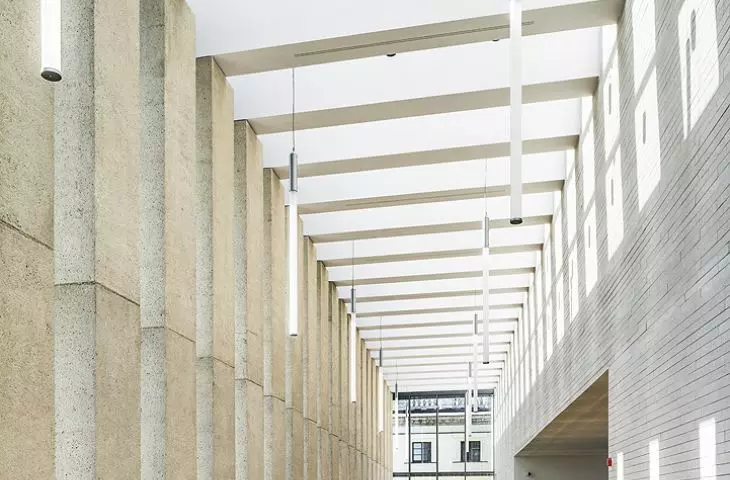 Nowe skrzydło Biblioteki Raczyńskich przy placu Wolności w Poznaniu