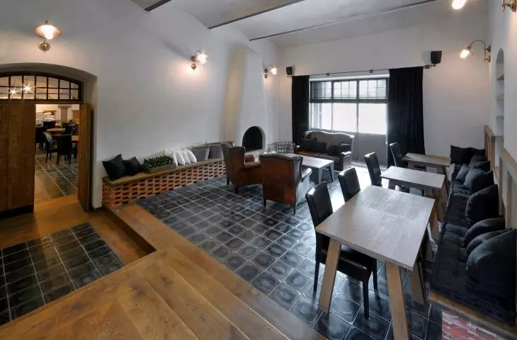 EUTIT tiles combined with wood - elegant and cozy, a hostel in the Czech Republic