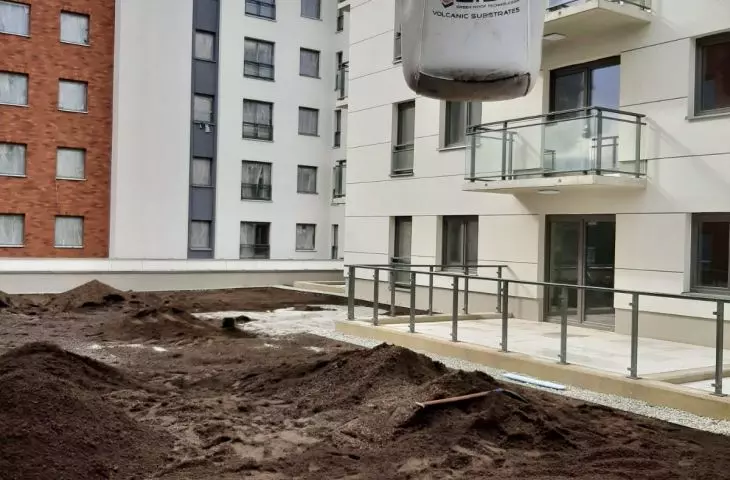 Wbudowywanie substratu wulkanicznego we Wrocławiu