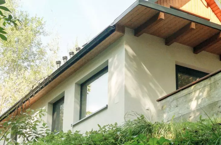 Dom wśród zielonych wzgórz nad Soliną