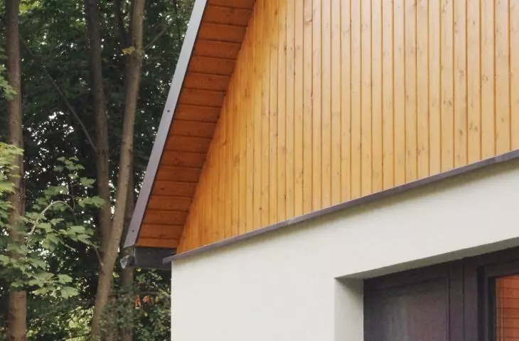 Dom wśród zielonych wzgórz nad Soliną