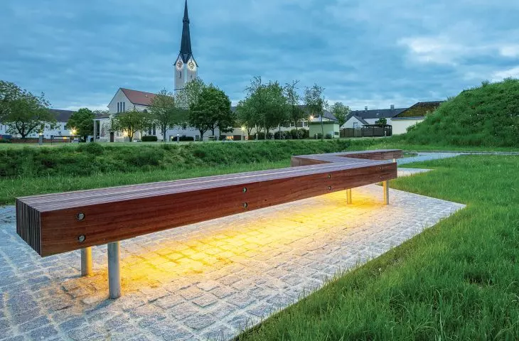 Ławka parkowa Woody z podświetleniem LED, Amstetten, AT