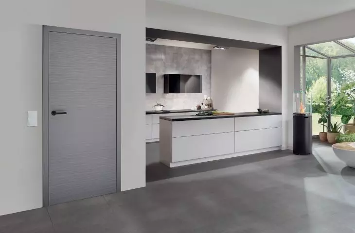 Flushless DesingLine Concepto wooden door with slate textured surface and Linea black.edition handle