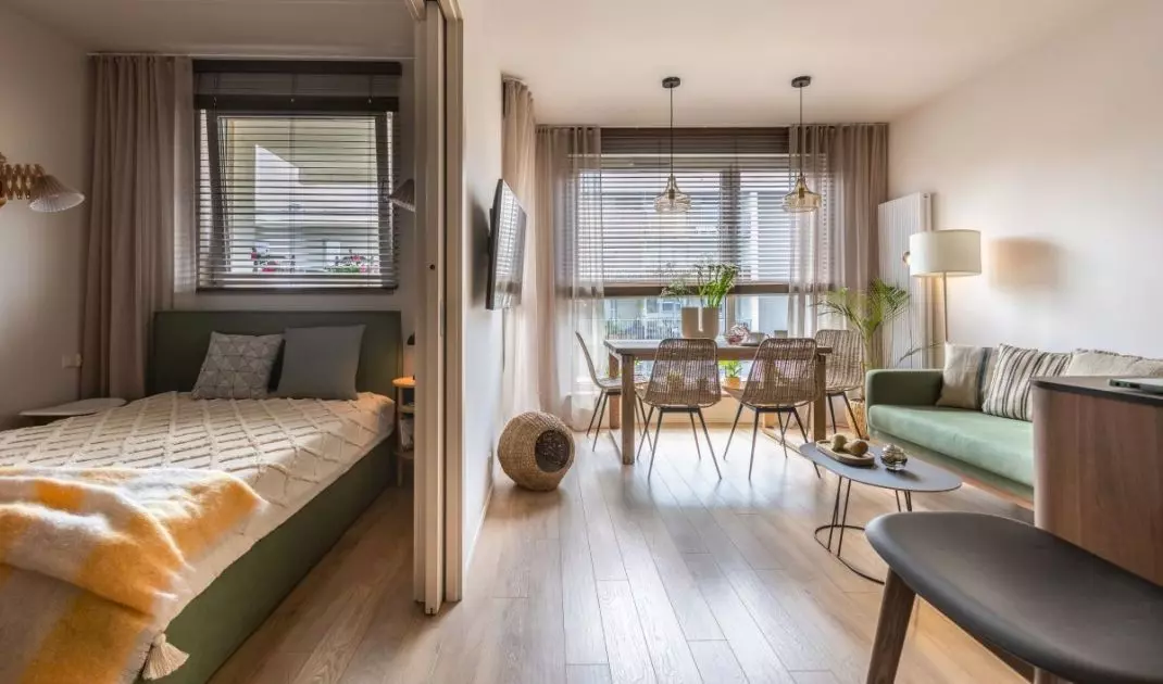 Living area overlooking the bedroom 