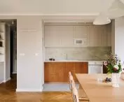 The floor throughout the apartment is laid with oak parquet flooring