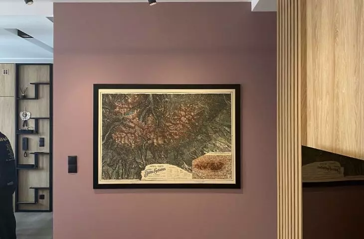 The historical map became the inspiration for the use of copper color in the interior