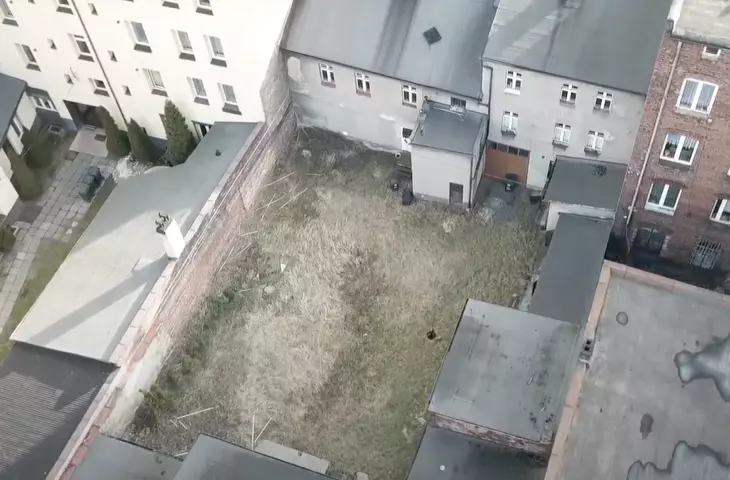 Czarna kamienica w Chorzowie