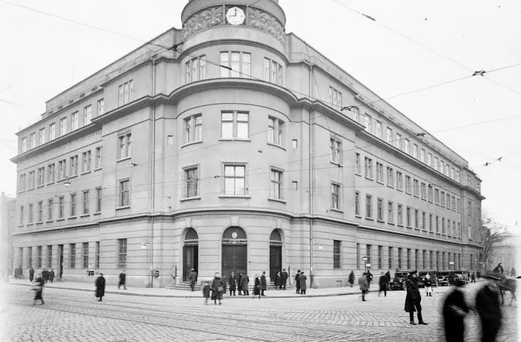 Poczta po modernistycznej przebudowie