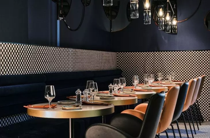 The arrangement also refers to the industrial style of the