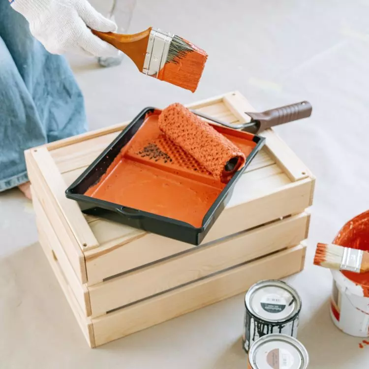 Accessories for painting walls 