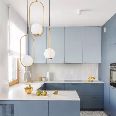 Blue kitchen with gold accessories 